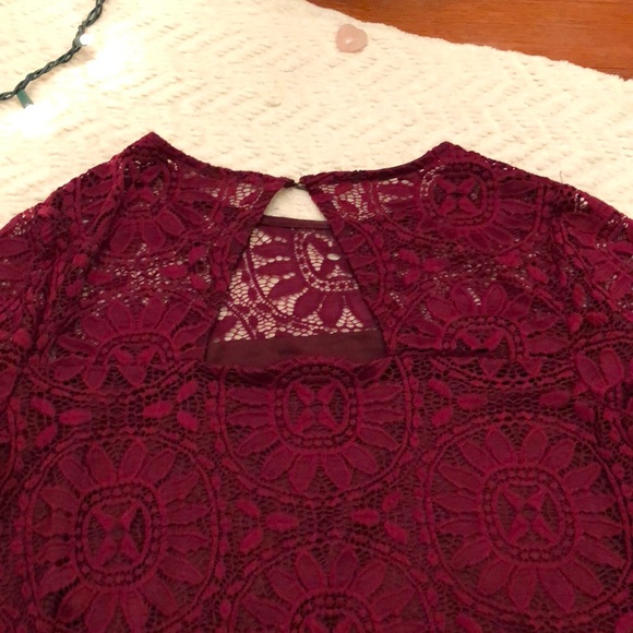 Lace burgundy crop top with flare sleeves - Picture 3 of 6